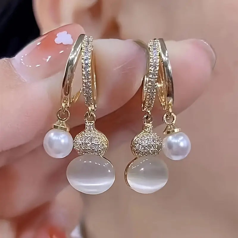 1 Pair of Unique Design, Simple And Elegant, High-Grade Rhinestone Gourd Decorative Earrings