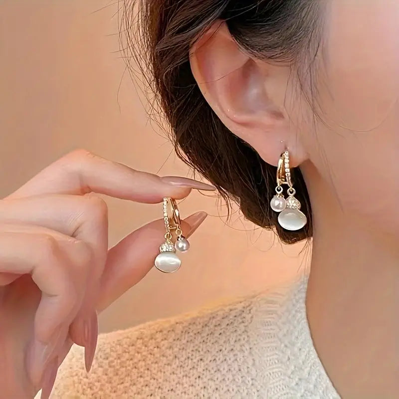 1 Pair of Unique Design, Simple And Elegant, High-Grade Rhinestone Gourd Decorative Earrings